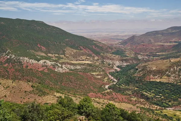 Vallée du Haut Atlas sur la route du Tizi n'Tichka